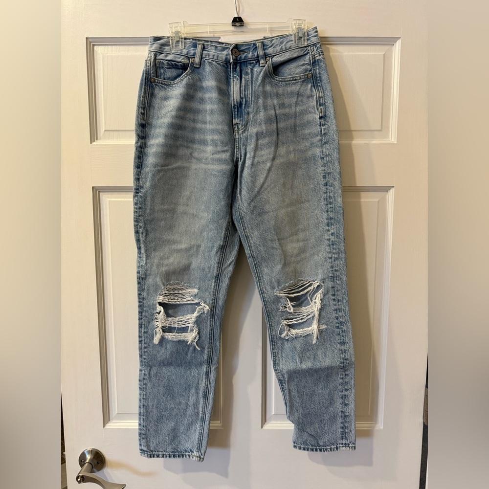 American Eagle Mom Jean in size 4